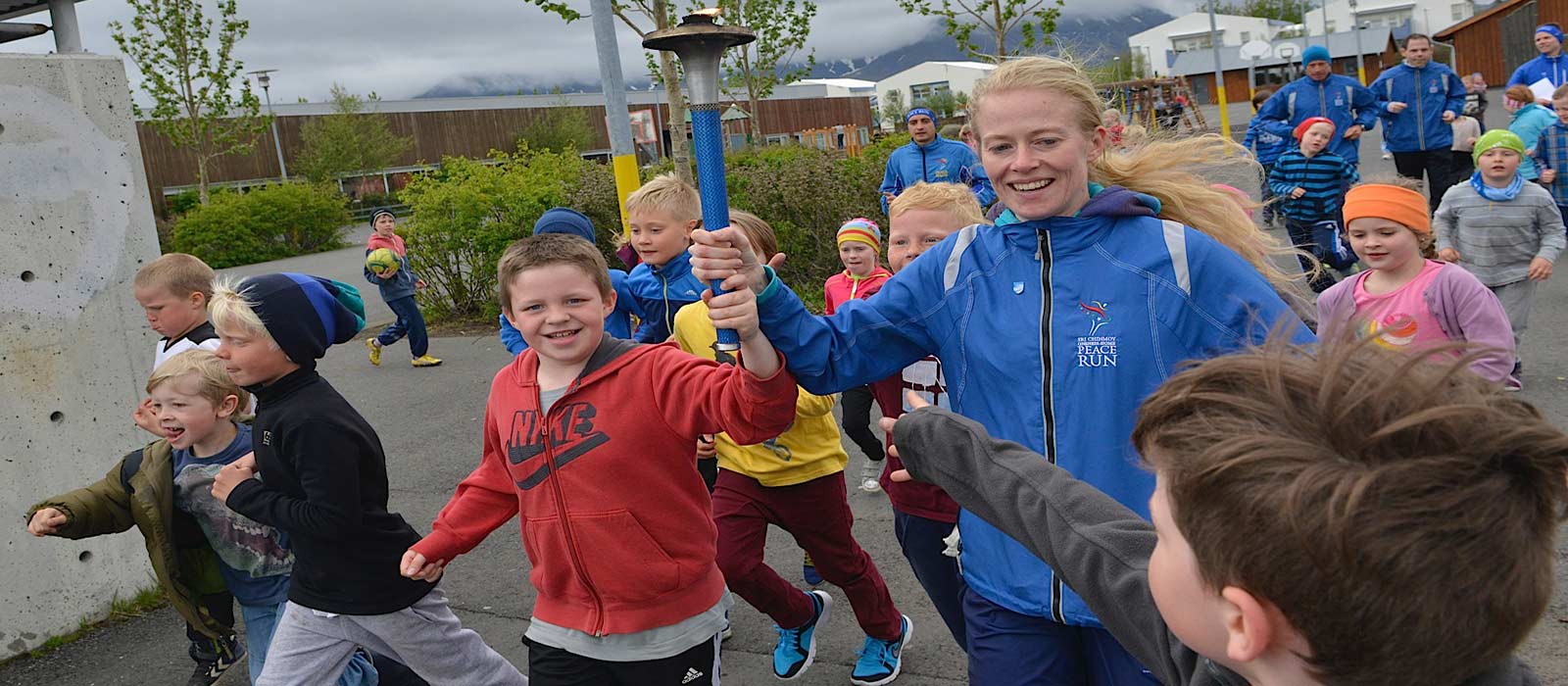 Friðarhlaupið!: Alþjóðlegt kyndilboðhlaup sem fram fer um allan heim.